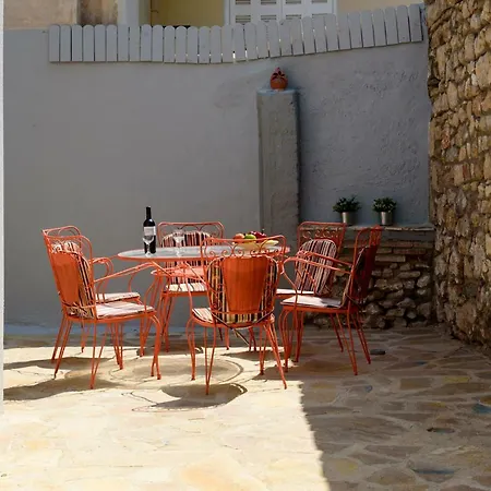 Renovated One Bedroom Flat In Kerameikos With Courtyard By Bnbplus * アテネ