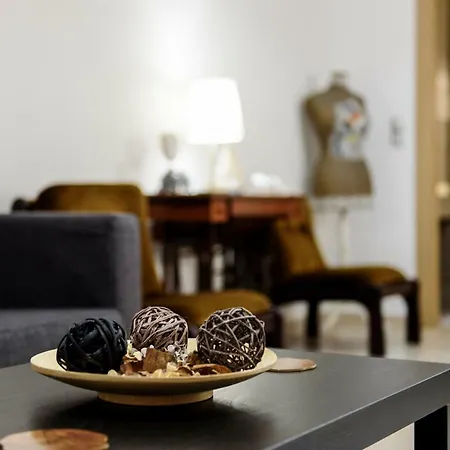 Renovated One Bedroom Flat In Kerameikos With Courtyard By Bnbplus Atenas