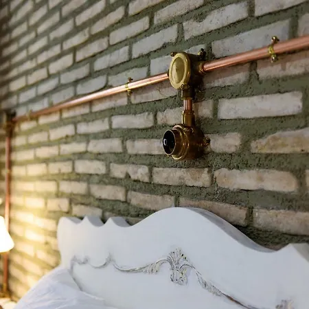 Renovated One Bedroom Flat In Kerameikos With Courtyard By Bnbplus アパート