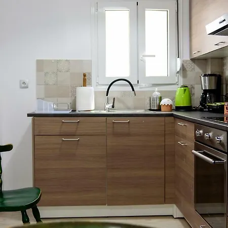 Renovated One Bedroom Flat In Kerameikos With Courtyard By Bnbplus * アテネ