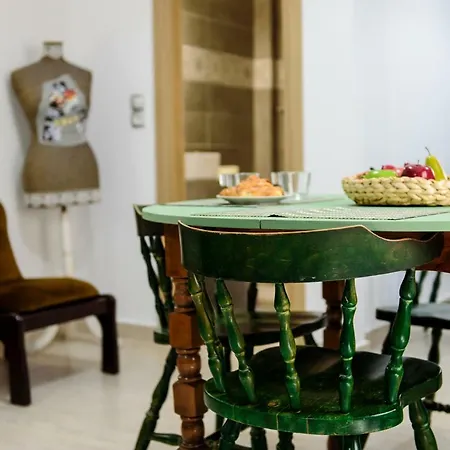 Renovated One Bedroom Flat In Kerameikos With Courtyard By Bnbplus * アテネ