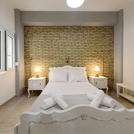 Renovated One Bedroom Flat In Kerameikos With Courtyard By Bnbplus
