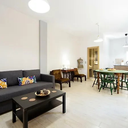 Renovated One Bedroom Flat In Kerameikos With Courtyard By Bnbplus Apartamento *